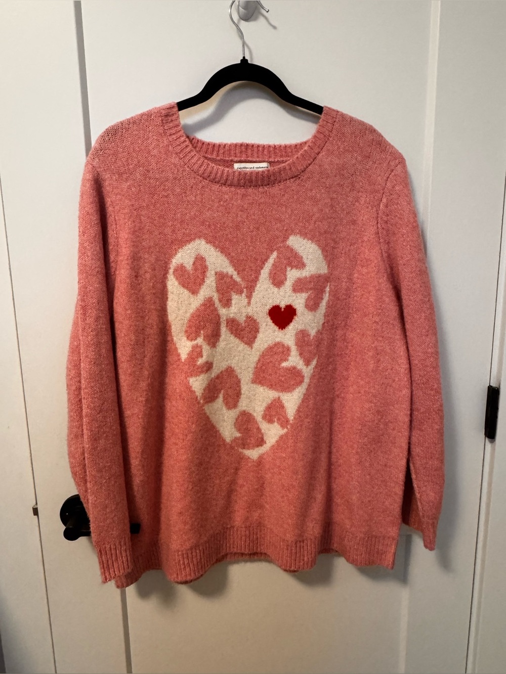 Cupcakes & Cashmere Heart Print Knit Crewneck Sweater in Pink/White size 1X
